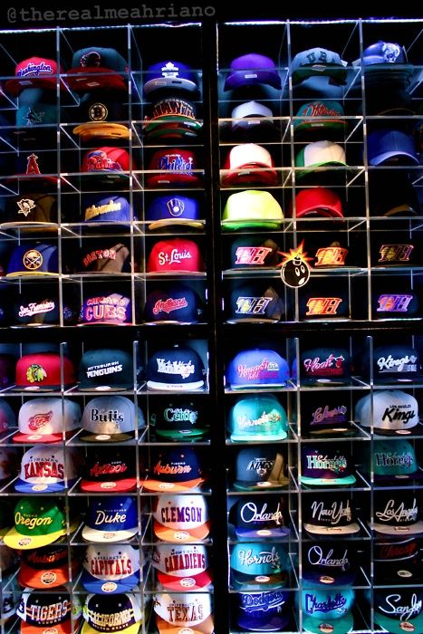 Diy Hat Rack, Caps Game, Swag Hats, Estilo Cholo, Dope Hats, Hat Display, Hat Storage, Different Hats, Diy Hat