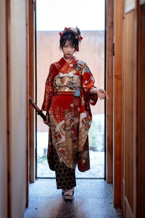 Kimono Poses Reference, Japan Traditional Dress, Japanese Clothing Traditional, Japanese Traditional Outfit, Traditional Japanese Outfit, Traditional Japanese Clothing, Asian Traditional Clothes, Furisode Kimono, Japanese Traditional Clothing