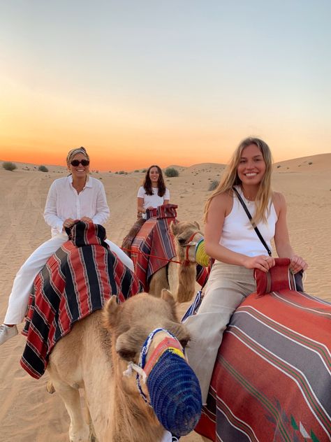 Morroco Holiday Outfits, Morroco Outfits Winter, Morroco Beach, Egypt Poses, Marocco Outfits, Marrakech Morocco Outfit, Morroco Outfits, Morocco Outfit Ideas, Marrakech Outfit