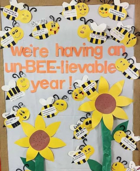 Bulletin Board Ideas For Spring, Spring Bulletin Boards Preschool, Spring Bulletin Board Ideas, Graduation Bulletin Board, Daycare Bulletin Boards, Bee Bulletin Boards, April Bulletin Boards, April Preschool, Kindergarten Bulletin Boards