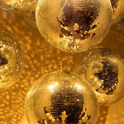 Golden Disco Ball, Disco Ball Birthday Party Decor, Players Ball Theme Party Decorations, Black And Gold Themed Party, Gold Party Aesthetic, Gold Disco Ball, Disco Decor, Black And Gold Party, 70s Disco Party