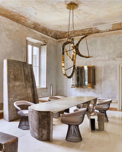 Jessica Gersten on Instagram: “Vincenzo De Cotiis’ dining room in Milan.  Enough said.  #interiordesign #collectibledesign  #homedecor #jessicagersteninteriors…” Italian Dining Room, Vincenzo De Cotiis, Casa Cook, Luxury Dining Tables, Italian Interior, Home Architecture, Chic Interior, Luxury Dining, Dining Room Inspiration