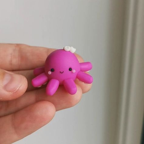 polymer clay artist🌸| Little H on Instagram: “One of my smol octos. Like I said, kinda hung up on making theese cuties💕🐙 . . . #octopus #ocean #savetheocean #pink #cute #love…” Clay Octopus, Octopus Ocean, Clay Bear, Polymer Project, Clay Inspo, Clay Artist, Clay Magnets, Cute Octopus, Hung Up