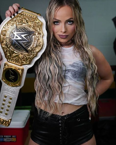 #wwe #livmorgan #wweraw Wwe Women's Championship, Lilly Pulitzer Outfits, Liv Morgan, Best Instagram Photos, Wwe Wallpapers, Wwe Female Wrestlers, Wwe Girls, Charlotte Flair, كريستيانو رونالدو