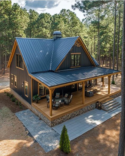 Barndominium Ideas Cottage, Building A House In The Woods, Country Home Entrance, Yellowstone House Exterior, Country Minimalist Home, Rustic Home Exterior Design, Barndo With Stone, Black Log Cabin Homes, Barndominium Color Ideas Exterior