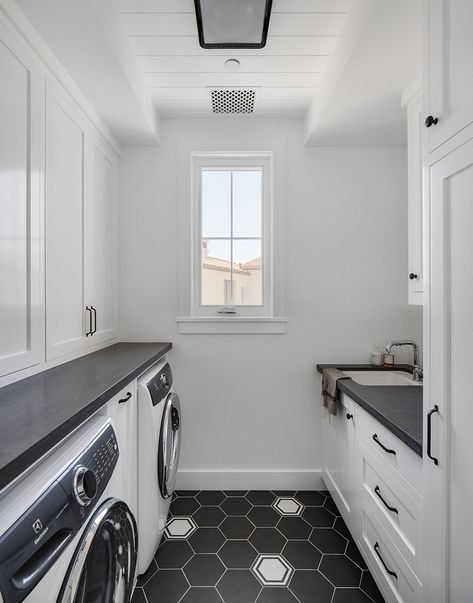 Black and white laundry room Modern farmhouse Black and white laundry room Laundry room cabinetry paint color is Dunn Edwards White Countertop is Metropolis Dark Quartz #Blackandwhitelaundryroom #Modernfarmhouse #Blackandwhite #laundryroom White And Black Laundry Room Ideas, Laundry Room Design Black And White, White Laundry Room With Black Accents, Laundry Room White Cabinets Black Countertop, Modern Chic Laundry Room, Laundry Room Dark Countertop, Black And White Farmhouse Laundry Room, White And Black Laundry Room, Black Countertop Laundry Room