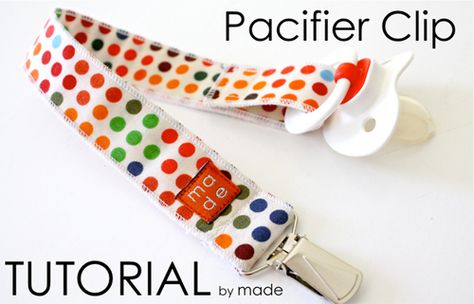 DIY Pacifier Clip Tutorial Pacifier Clip Diy, Pacifier Clip Tutorial, Pacifier Clips Diy, Diy Sy, Binky Clips, Sew Mama Sew, Diy Bebe, Pacifier Clips, Baby Projects