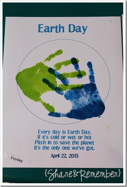 Handprint Earth & Promise/Chant (from Share & Remember) Handprint Earth, April Preschool, April Activities, Earth Day Projects, Preschool Projects, Earth Day Crafts, Earth Day Activities, Spring Preschool, Happy Earth Day