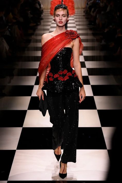 2023 Couture, Fall Winter 2023 2024, Armani Fashion, Fashion Dream Job, Clothes Art, Armani Privé, Armani Prive, Runway Dresses, Gala Dresses