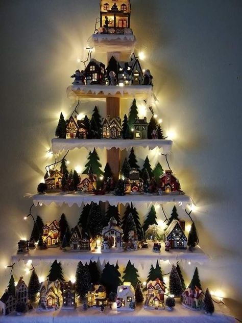 Christmas Decorating Hacks, Christmas Tree Village Display, Ideas Decoracion Navidad, Diy Christmas Village Displays, Christmas Tree Village, Diy Christmas Village, Pallet Christmas Tree, Holiday Tree Decorations, Christmas Village Display