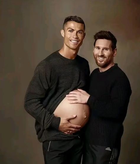 Soccer Funny Pictures, Johny Sin Picture, Ronaldo Funny Pictures, Mini Ronaldo, Ronaldo And Messi Together, Messi Random, Ronaldo Sigma, Funny Ronaldo, Funny Messi