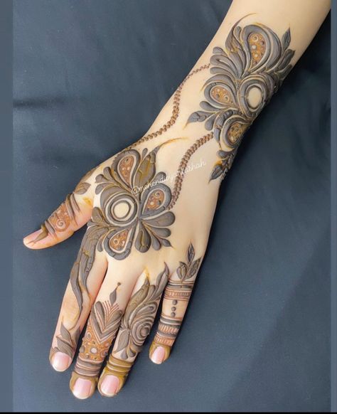 Beautiful Mehndi Designs, Khafif Mehndi Design, Circle Mehndi, Latest Henna Designs, Simple Mehndi Designs Fingers, Very Simple Mehndi Designs, Modern Mehndi Designs, Full Mehndi Designs, Mehndi Designs Front Hand