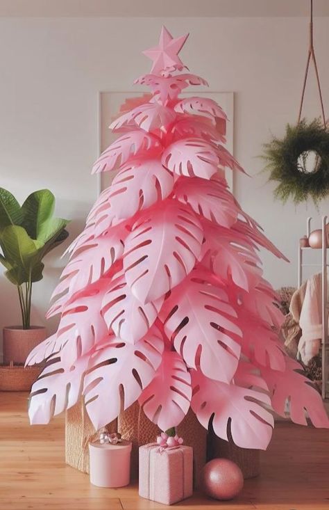 Hibiscus Christmas Tree, Tropical Theme Christmas Tree, Tropical Christmas Garland, Christmas In Paradise Theme, Palm Tree Christmas Trees, Retail Christmas Display Ideas, Tropical Christmas Party, Tropical Christmas Tree, Tropical Christmas Decorations