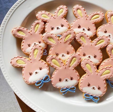 Cookies For Easter, Cookies Icing, Cookie Hacks, Heavy Burden, Cooking Cookies, Bunny Cookies, Cute Baking, Diy Cookie, Buttercream Flowers