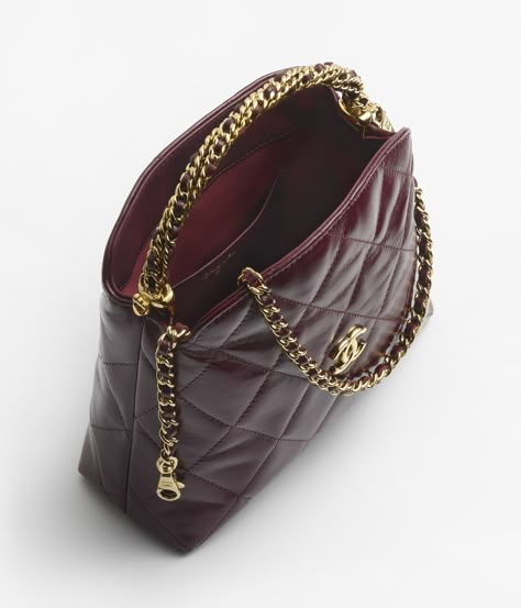 Clutch with chain - Shiny lambskin & gold-tone metal, burgundy — Fashion | CHANEL Chanel Handbags Collection, Celine Clutch, Chanel Clutch, Chanel Watch, Dream Bags, Chanel Chain, Burgundy Fashion, Chanel Collection, Eyewear Shop