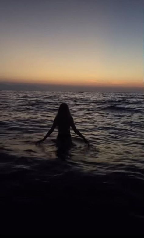 Zaaraa8 [Video] | Beach pictures, Ocean at night, Night landscape photography Beach Fake Story, Beach Video Ideas, Video Instagram Stories, Beach Pictures Ocean, Sea Video, Night Landscape Photography, Dark Beach, Sunshine Beach, Ocean At Night