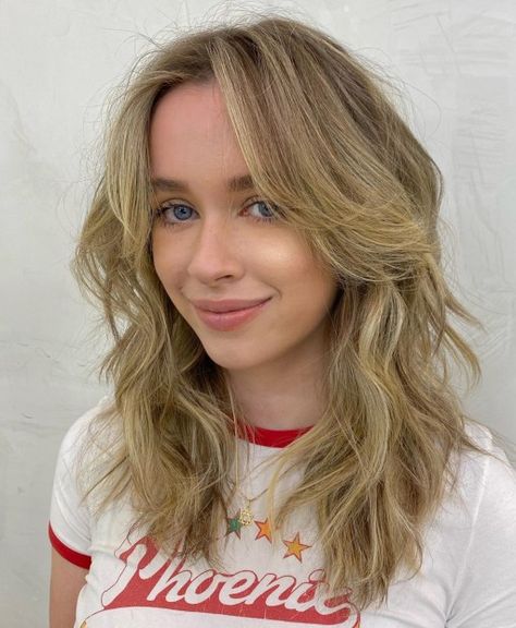 Shaggy Wavy Hair with Layers Naturally Wavy Hair Cuts, Thin Wavy Hair, Wavy Layered Hair, Medium Length Wavy Hair, Wavy Hairstyles Medium, Thick Wavy Hair, Hair Adviser, Medium Length Hair With Layers, Wavy Haircuts