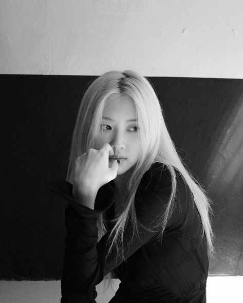 Rosé Elle, Rosé Ysl, Rosé Ig, Rosé Instagram Update, Instagram Roses, Rosé Black And White, Bp Rosé, จีซอง Nct, Rosé Instagram