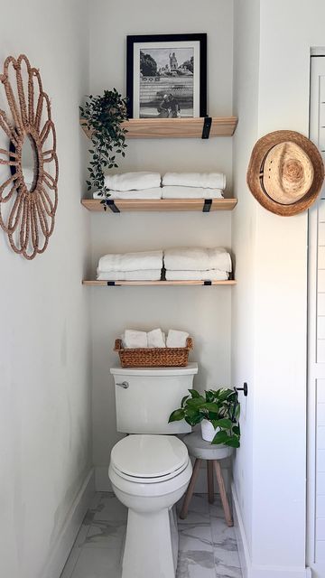 Shelving Ideas Bathroom, Bathroom Shelf Decor Ideas, Above Toilet Decor, Bathroom Shelving Ideas, Behind Toilet Decor, Toilet Decor Ideas, Boho Chic Bathroom, Shelf Decor Ideas, Above Toilet