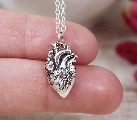 Heart Necklace Realistic, Emo Heart Pendant Metal Necklace, Gothic Metal Heart Necklace, Gothic Heart Pendant Metal Necklace, Anatomical Heart Necklace Silver, Gothic Heart-shaped Chain Necklace, Anatomical Heart Necklace, Crystal Heart Necklace, Anatomical Heart