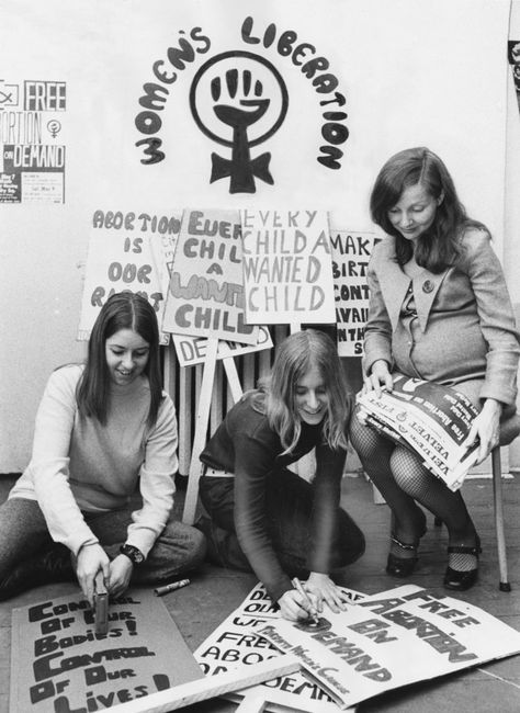 Feminists working on placards and signs making ready for a Women's Liberation Movement march or demonstration.  Circa 1970. Raging Feminist, Lavender Menace, Feminist Killjoy, Multicultural Art, Womens Liberation, Protest Signs, Plakat Design, Riot Grrrl, Intersectional Feminism