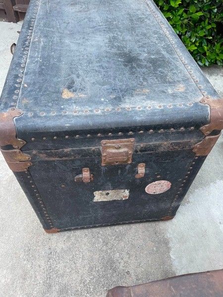 Finding the Value of an Old Trunk? | ThriftyFun Steamer Trunk Ideas Repurposed, Old Trunk Makeover Ideas, Old Trunk Ideas Repurposed, Vintage Trunk Decor, Old Trunk Redo, Vintage Trunks Makeover, Steamer Trunk Makeover, Trunk Redo, Antique Trunk Restoration