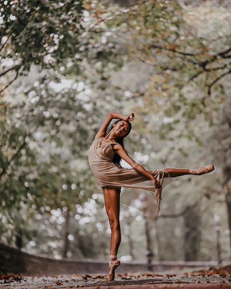 Kayla Mak on Instagram: “Swooning 🌬💫 @julianna.d.photography” Ballerina Photography, Dance Picture Poses, Dance Aesthetic, Dance Photo Shoot, Dancer Photography, Ballet Pictures, Dance Photography Poses, Gymnastics Poses, Ballet Poses