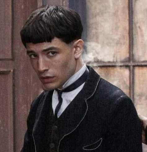 Ezra Miller Fantastic Beasts, Credence Fantastic Beasts, Fantastic Beasts Hogwarts, Fantastic Beasts Characters, Harry Potter Scrapbook, Alison Sudol, Fantastic Beasts 2, Credence Barebone, Ezra Miller