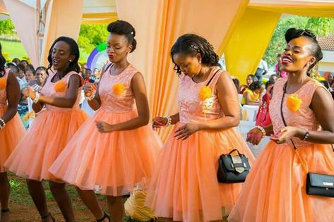 Wedding Dresses For Maids, Wedding Party Dress Guest, Bridal Maids, After Wedding Dress, Natural Hair Wedding, African Bridal Dress, African Bridesmaid Dresses, Fancy Short Dresses, Coral Bridesmaid Dresses