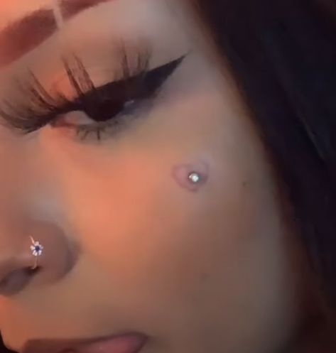 Anti Eyebrow Piercing Aesthetic, Anti Brow Piercing, Anti Eyebrow Piercing, Anti Eyebrow, Back Dimples, Cool Ear Piercings, Jewelry Piercing, Cute Piercings, Dermal Piercing