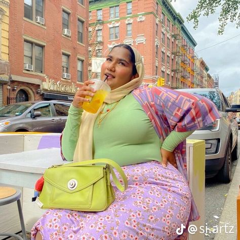 Pastel Outfit Plus Size, Fun Plus Size Fashion, Plus Size Fashion For Women Aesthetic, Plus Size Blogger, Fat Outfits Plus Size, Lilac And Green Outfit, Plus Size Artsy Outfits, 2023 Plus Size Outfits, Curve Outfits Plus Size