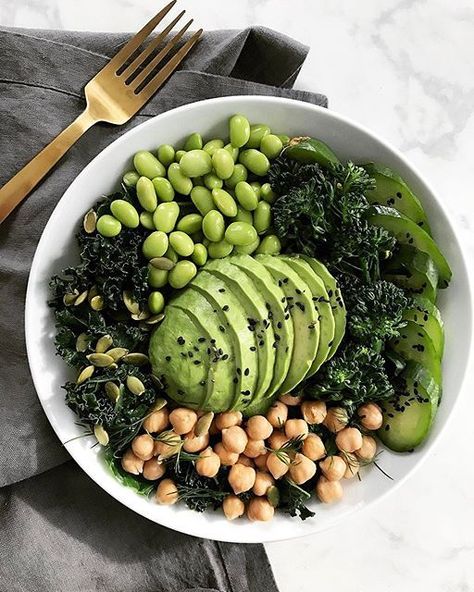 Chickpea Buddha Bowl, Buddha Bowl Recipe, Plat Vegan, Buddha Bowls Recipe, Vegan Bowls, Buddha Bowl, Green Goddess, Bowl Recipe, Greens Recipe