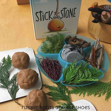 Kindergarten Kid, Play Dough Invitation, Reggio Inspired Classrooms, Forest School Activities, Family Day Care, Elf Shoes, Nature School, Invitation To Play, Loose Parts