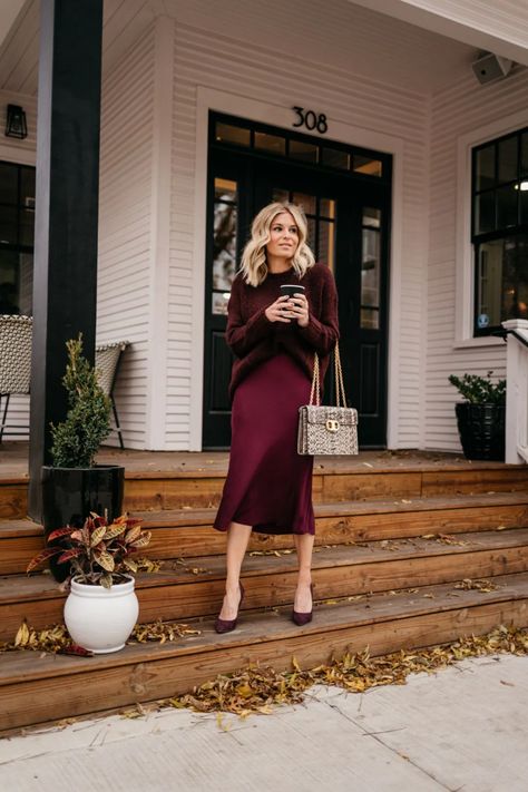 MONOCHROMATIC WORK OUTFITS // MUSE MONDAY Silk Skirt Outfit, Satin Skirt Outfit, Burgundy Outfit, Monochromatic Fashion, Burgundy Skirt, Monochromatic Outfit, Boujee Outfits, Mid Summer, Dark Autumn