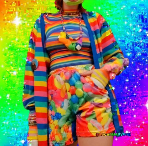 Kidcore Clowncore Outfits, Kidcore Jacket, Clowncore Boy, Kidcore Outfit Ideas, Casual Clowncore, Clowncore Aesthetic Outfits, Weird Core Outfits, Kidcore Aesthetic Outfits, Clowncore Pfp