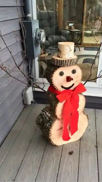 Jul Diy, Wooden Snowman, Wooden Christmas Decorations, Christmas Porch Decor, Christmas Wood Crafts, Christmas Porch, Christmas Decorations Rustic, Tree Stump, Entry Door