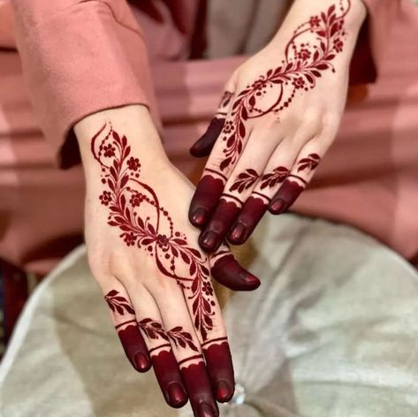 Wedding Henna Designs, Inai Pengantin, Henna Designs Wrist, Red Henna, Henna Inspired Tattoos, Tato Henna, Simple Mehndi Design, Finger Henna Designs, Henna Tattoo Hand