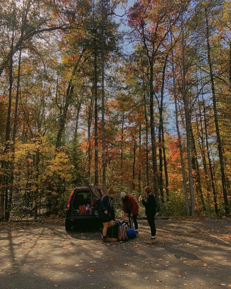 Fall Camp Aesthetic, Fall Goals Aesthetic, Truck Camping Aesthetic, Camping Fall Aesthetic, Autumn Camping Aesthetic, Fall Road Trip Aesthetic, Fall Family Aesthetic, Camp Core Aesthetic, Granola Fall Aesthetic