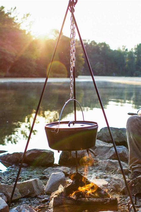 Campfire Chili, Camp Cooking Recipes, Lodge Dutch Oven, Camping Dessert Recipes, Fireplace Cooking, Hot Coals, Chili Verde, Dutch Oven Camping, Open Fire Cooking