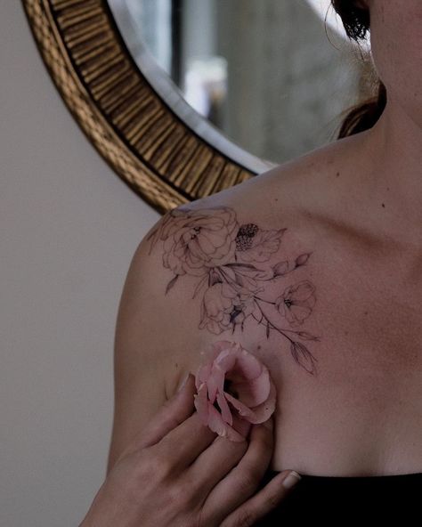 Lisianthus Tattoo, Flowers Tattoos, Mother Daughter Tattoos, Subtle Tattoos, Tattoos For Daughters, Tattoo Inspo, Color Tattoo, Tattoos And Piercings, I Tattoo