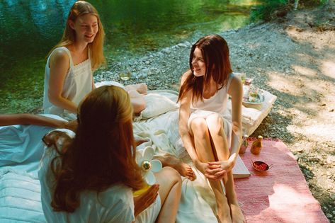 Daisy Eau So Fresh, Fragrance Campaign, Fragrance Ad, Vogue British, Juergen Teller, Marc Jacobs Daisy, Jourdan Dunn, Scene Image, Sofia Coppola