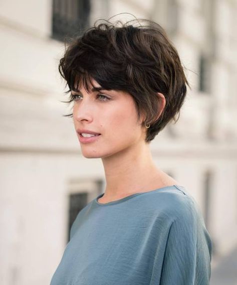 Brunette Long Pixie Haircut, Long Pixie Bangs, Cute Pixie Hairstyles, Bixie Shag Haircut, Long "bixie" Haircut, Short Length Haircut, "bixie" Haircut 2024, Bixie Colour Haircut 2024, Long Pixie Hairstyles