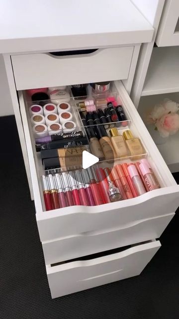 Makeup Bord, Ikea Organisation, Alex Drawer Organization, Ikea Storage Units, Rangement Makeup, Ikea Vanity, Ikea Alex Drawers, Ikea Drawers, Makeup Vanities