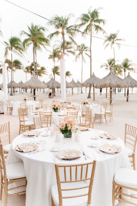 Beach Wedding Catering, Round Table Beach Wedding, Minimalist Beach Wedding Reception, Beach Wedding Reception Table Decor, Beachfront Wedding Reception, Simple Beach Wedding Table Decor, Elegant Beach Wedding Decorations, Beach Reception Ideas, Beach Wedding Reception Decorations