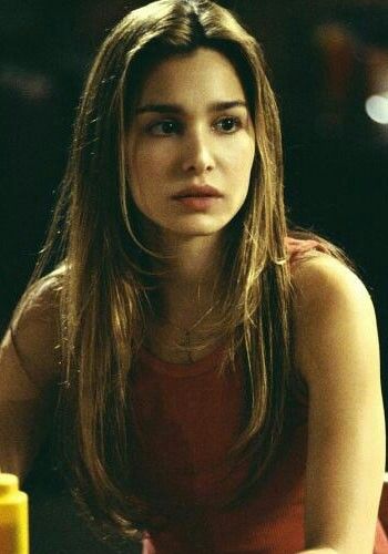 Gina Philips Jeepers Creepers 2001, Gina Philips, Leonardo Dicaprio Hair, Gina Phillips, Jenner Hair, All Horror Movies, Horror Movie Icons, Jeepers Creepers, Anatomy For Artists