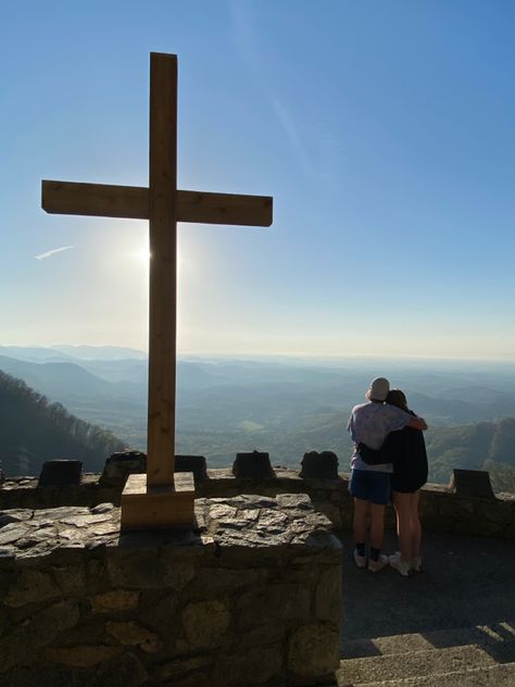 #christianity #prettyplace #mountains #photography #cross #coupleportrait #aesthetic #pretty Strong Relationship Aesthetic, Relationship Christian Goals Pictures, Life With God Aesthetic, Christian Romance Aesthetic, Christian Men Aesthetic, Catholic Couple Aesthetic, Church With Boyfriend, Couple Goal Christian, Biblical Photography