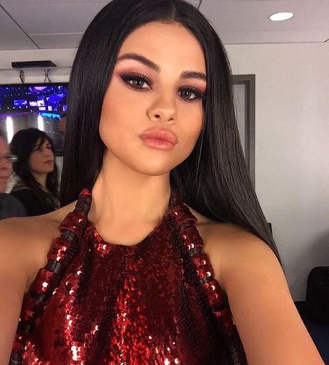 pinterest: @ nandeezy † Selena Selena, Selena Gomez Makeup, Selena Gomez Style, Selena G, Foto Poses, Marie Gomez, Girl Crushes, Woman Crush, Fashion Mode