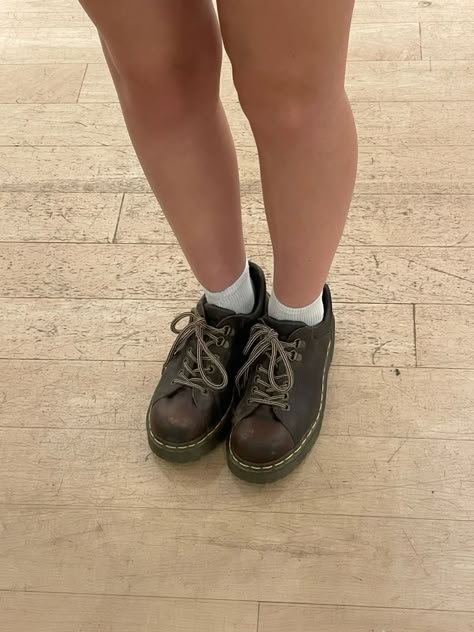 Brown Low Doc Martens, Brown Doc Martens Aesthetic, Brown Dr Martens Outfit, Low Dr Martens, Brown Doc Martens Outfit, Michelle Aesthetic, Low Doc Martens, Brown Docs, Skate Girl Outfit