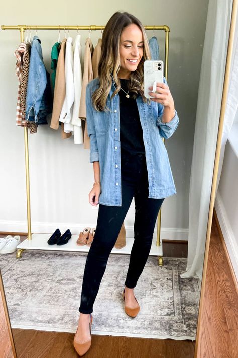 8 Ways to Wear Black Jeans | Pumps & Push Ups Petite Fall Fashion, Looks Camisa Jeans, Svarta Outfits, Jeans Outfit For Work, Looks Jeans, Black Jeans Outfit, Camisa Jeans, Petite Style, Business Casual Outfits For Work