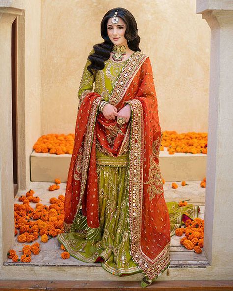 Mehndi Dress For Bride, Engagement Dress For Groom, Mohsin Naveed Ranjha, Pakistani Mehndi Dress, Casual Bridal Dress, Haldi Dress, Mehndi Outfit, Women Suits Wedding, Mehndi Dress